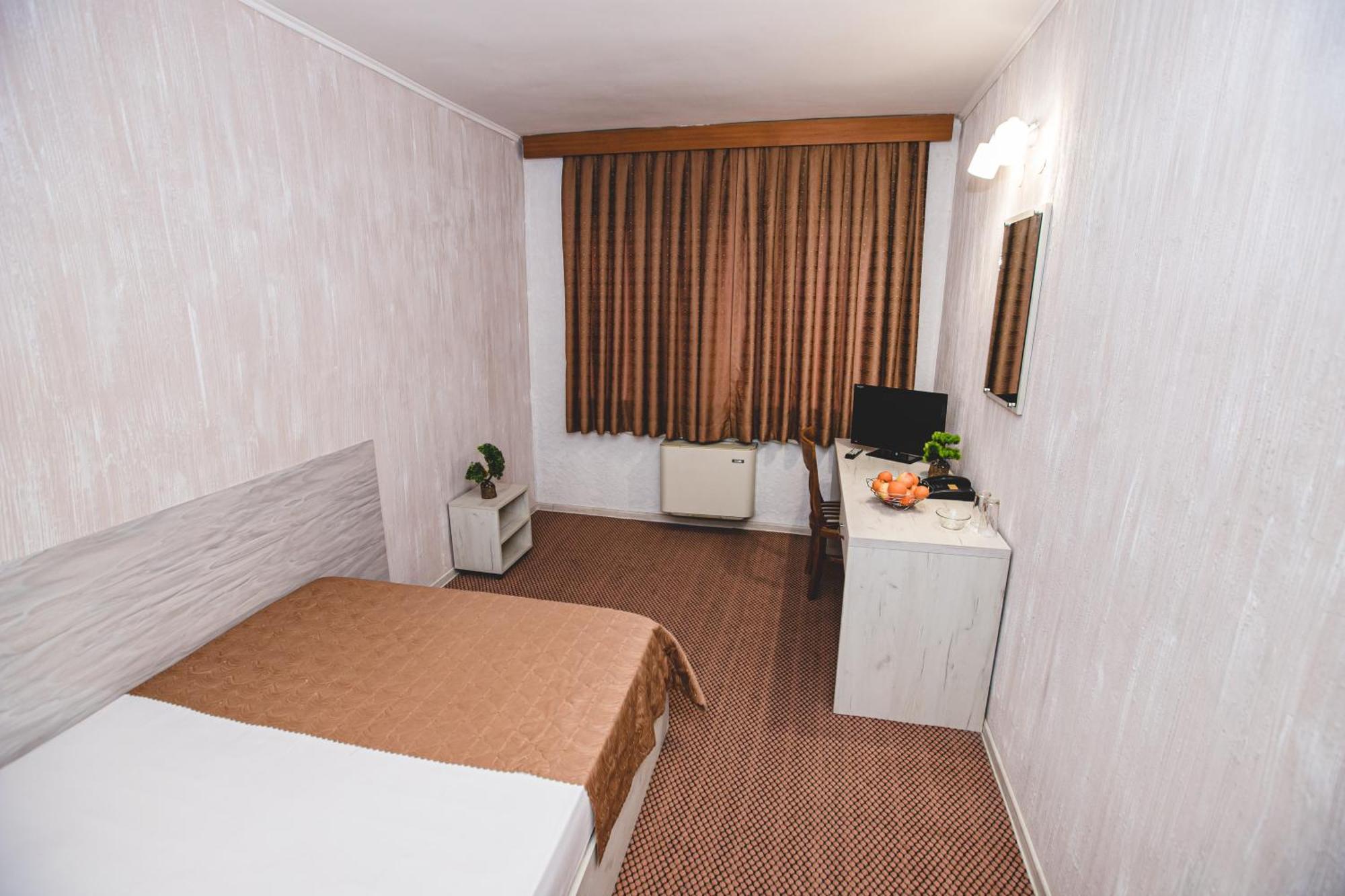 Rodopi Hotel Haskovo Extérieur photo