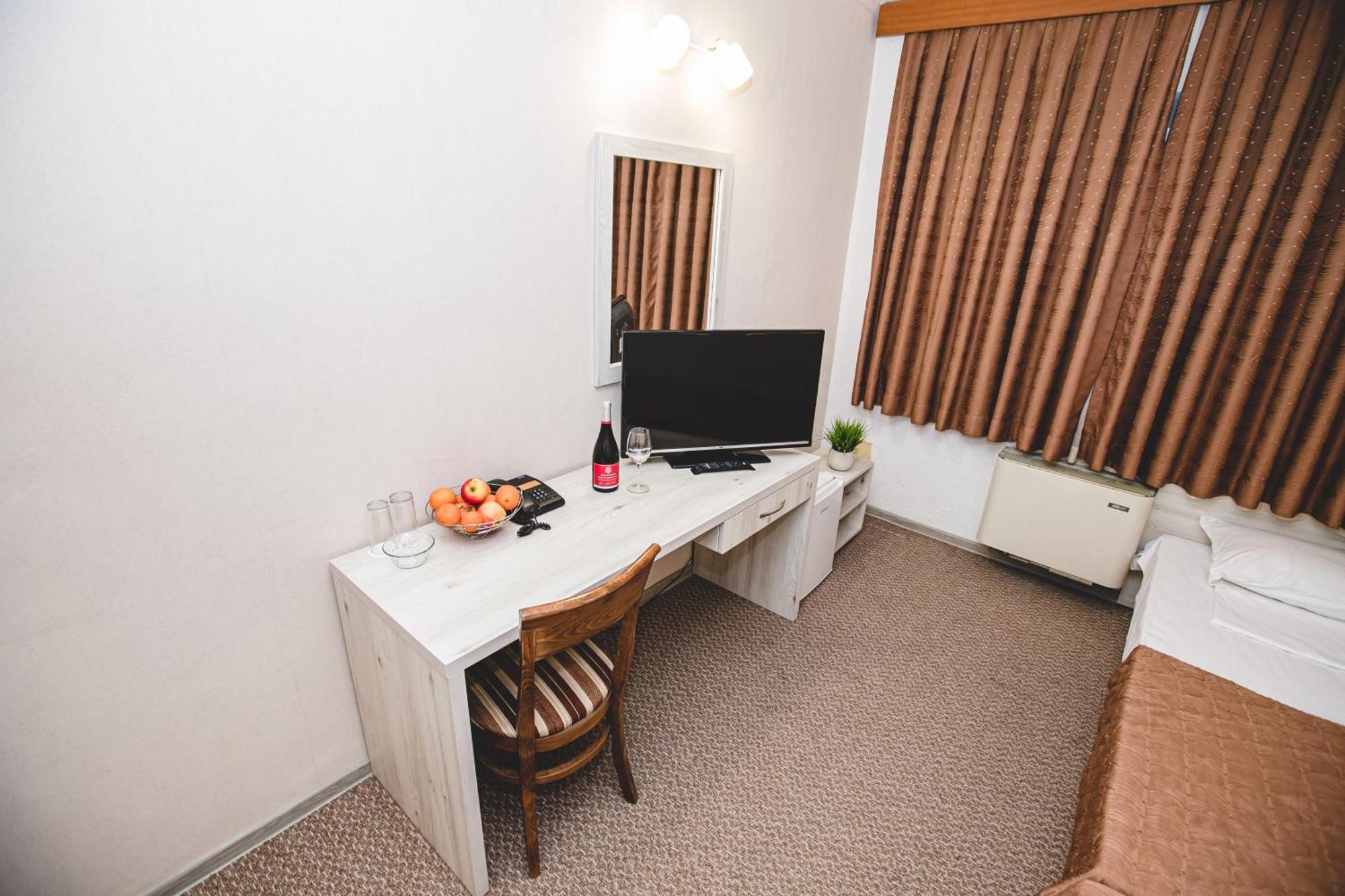 Rodopi Hotel Haskovo Extérieur photo