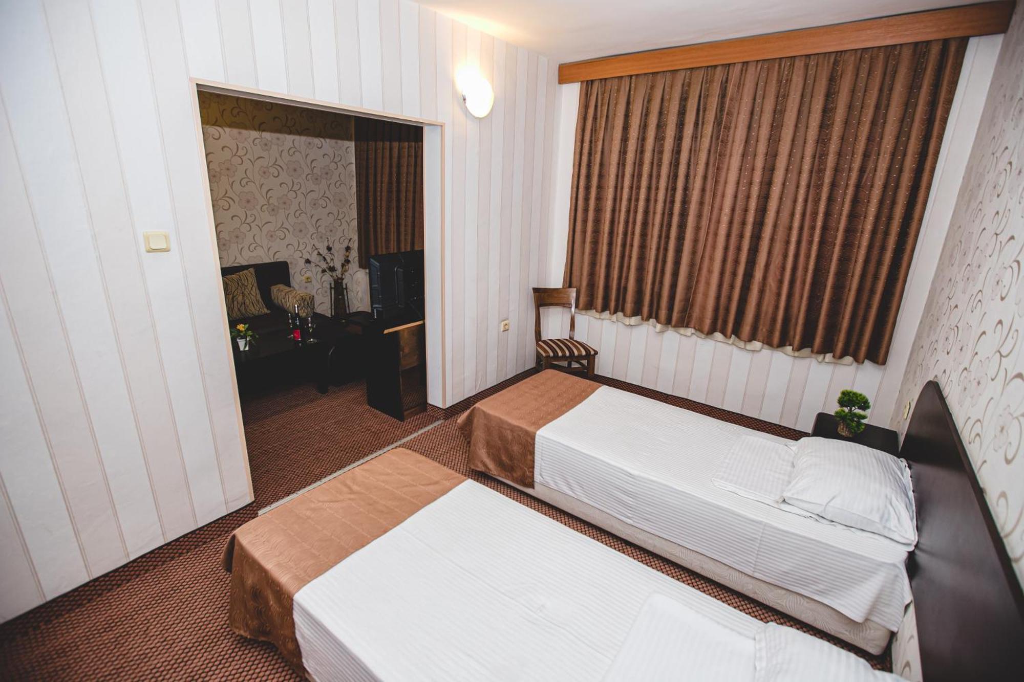 Rodopi Hotel Haskovo Extérieur photo