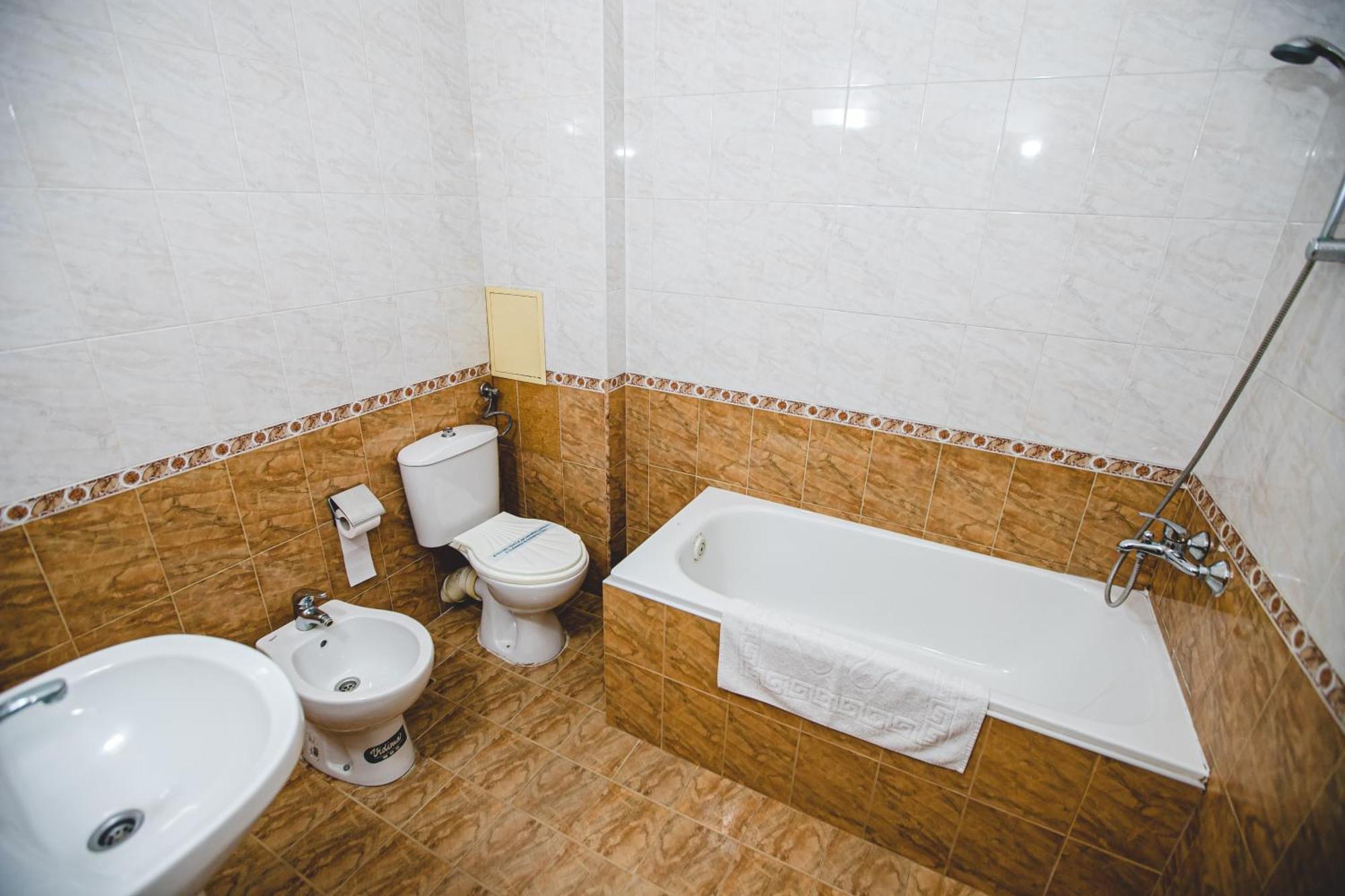 Rodopi Hotel Haskovo Extérieur photo
