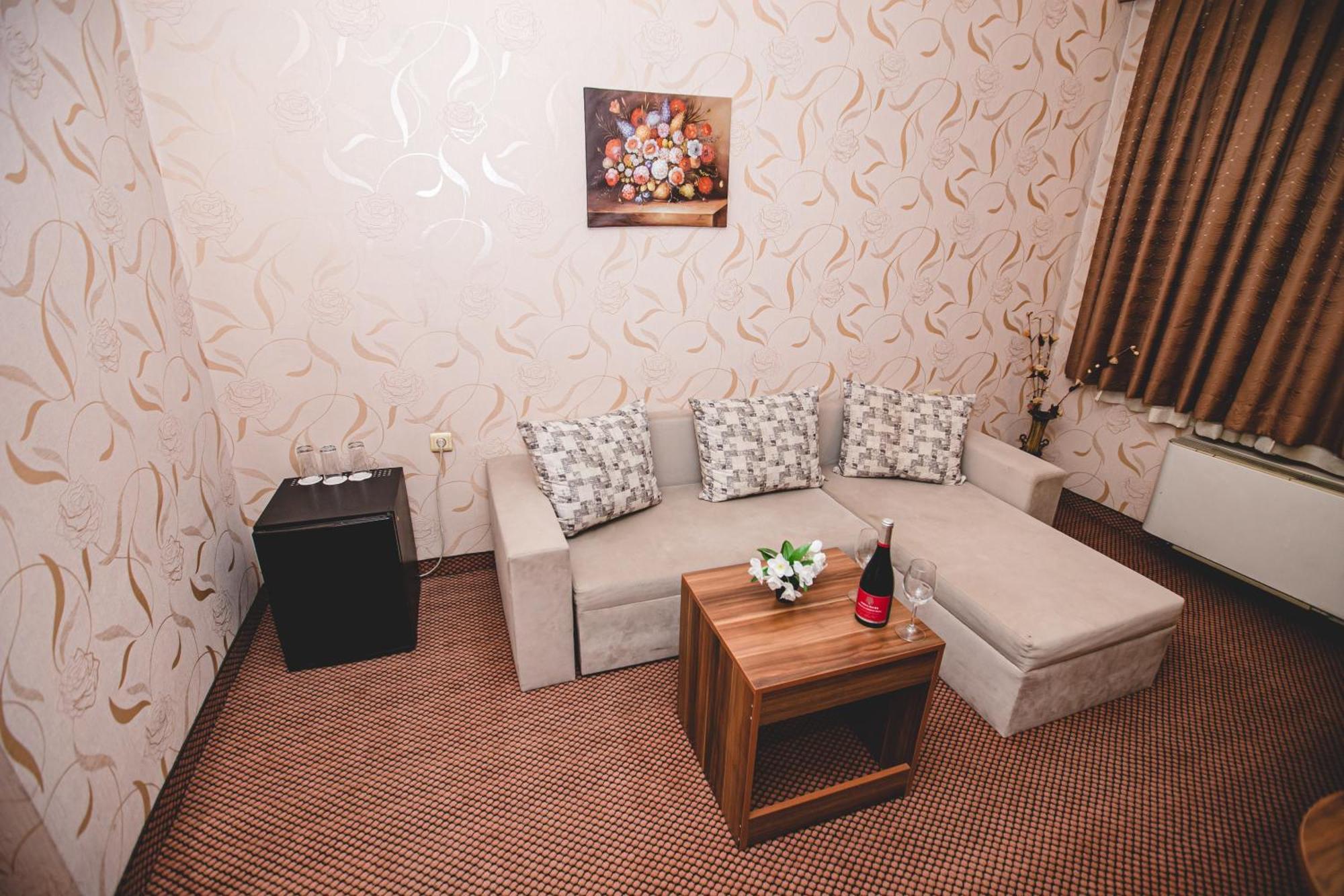 Rodopi Hotel Haskovo Extérieur photo