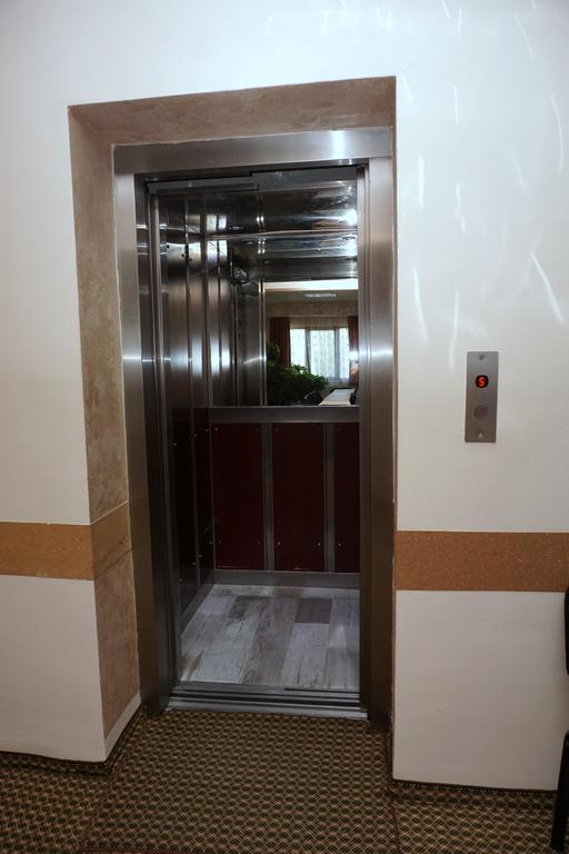 Rodopi Hotel Haskovo Extérieur photo