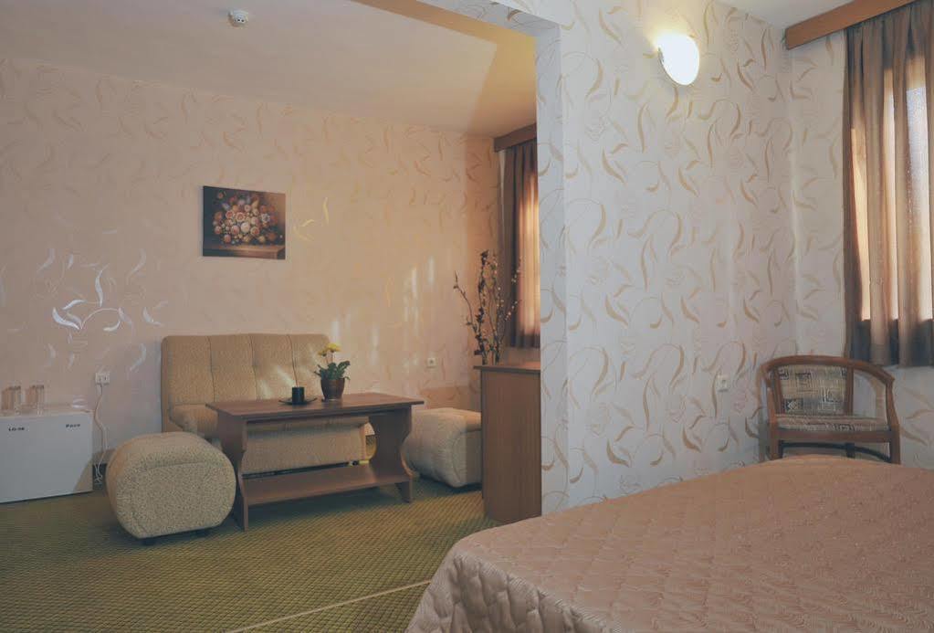 Rodopi Hotel Haskovo Extérieur photo